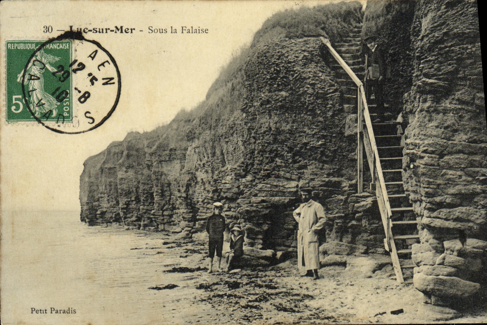 POSTAL Lucas de la VENDIMIA en el mar debajo del acantilado