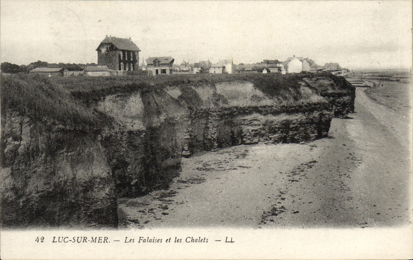 CPA Luc Sur Mer les Falaises et les Chalets