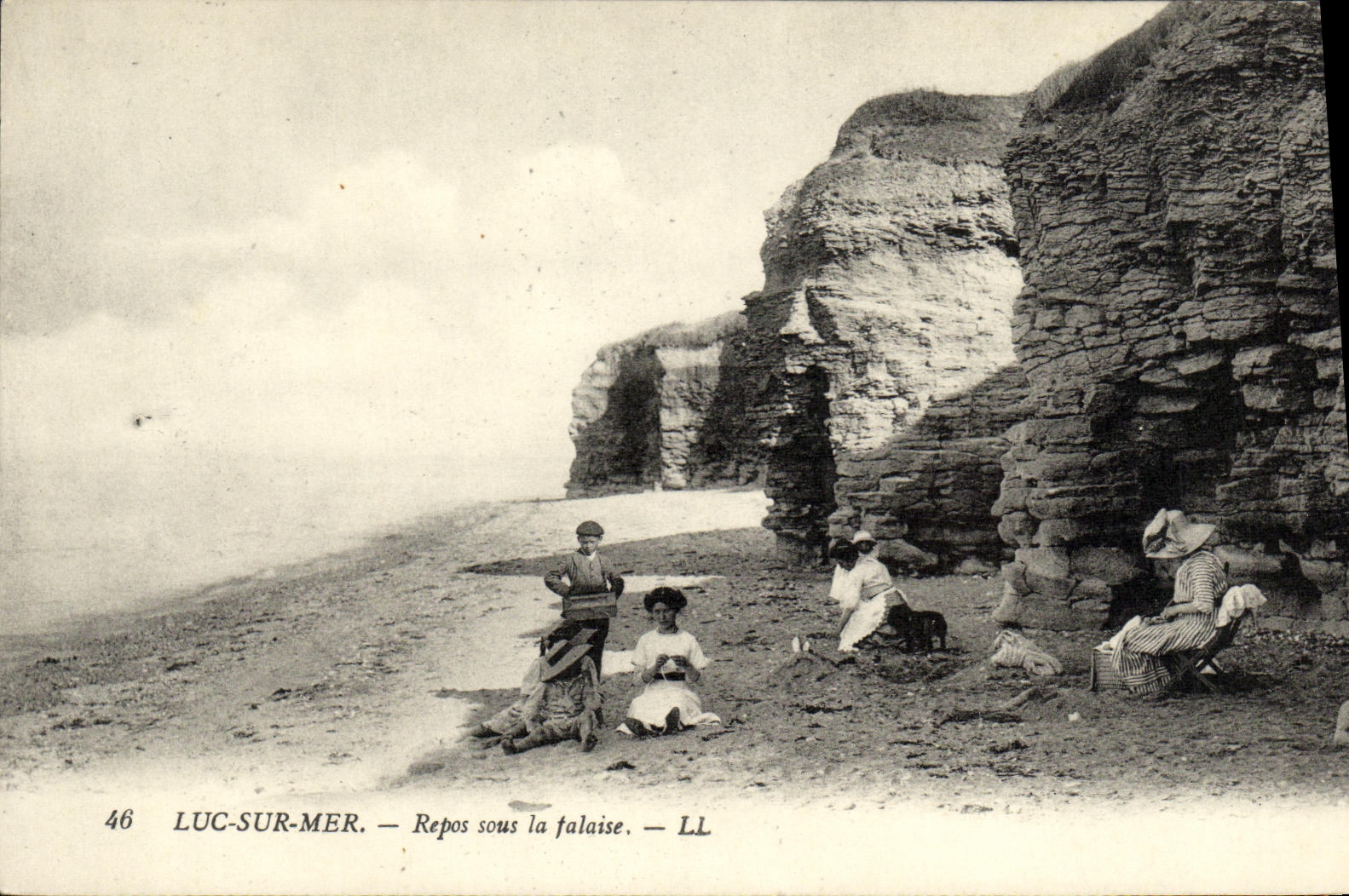 POSTAL Lucas de la VENDIMIA en el mar los ninos del resto de los acantilados