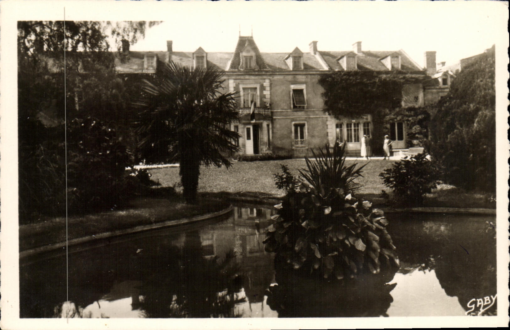 CPM Luc Sur Mer Hotel de Ville et le Bassin