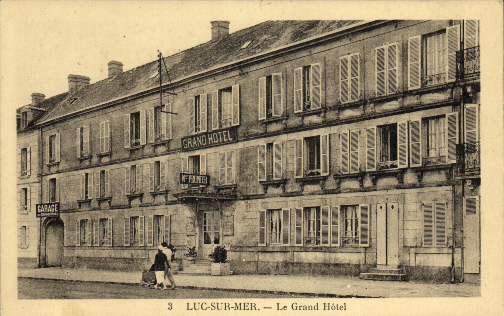 POSTAL Lucas de la VENDIMIA en el mar el hotel grande