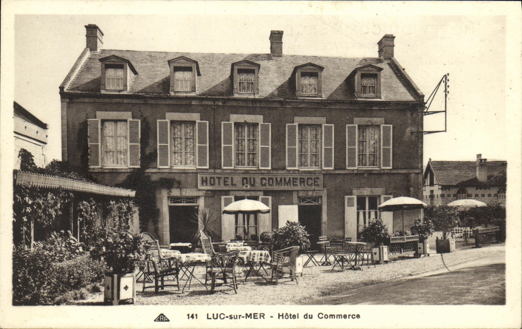 POSTAL Lucas de la VENDIMIA en el anuncio publicitario del hotel del mar