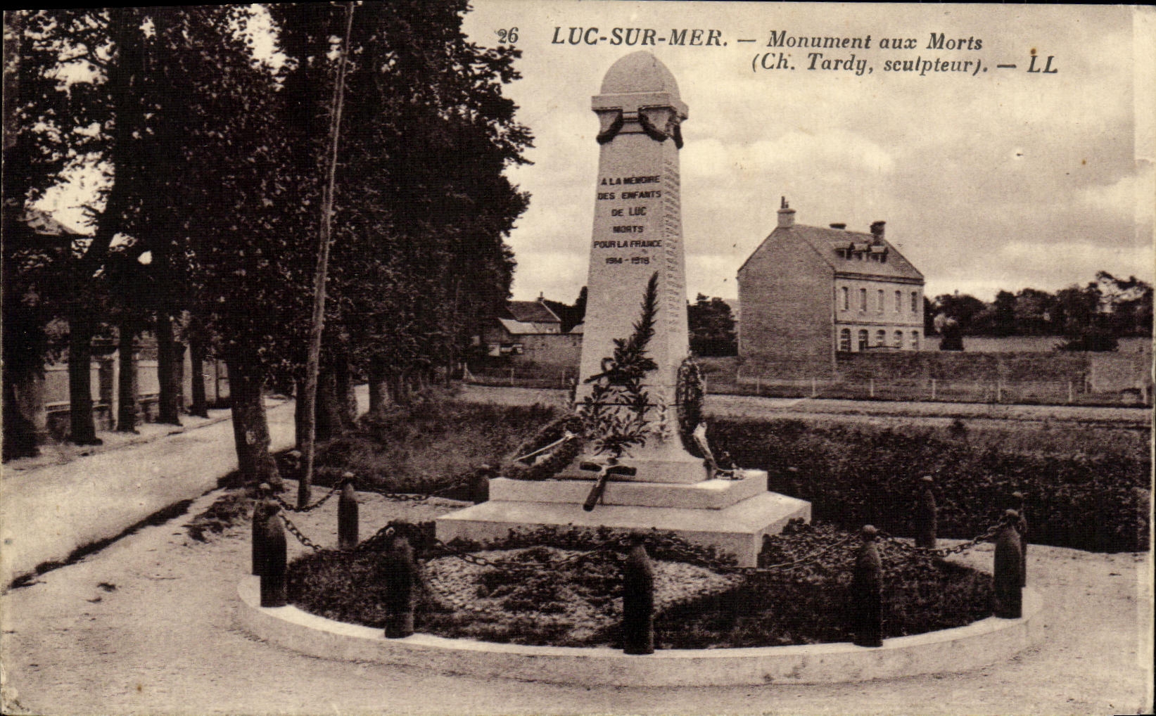 CPA Luc Sur Mer Le Monument Aux Morts Militaria