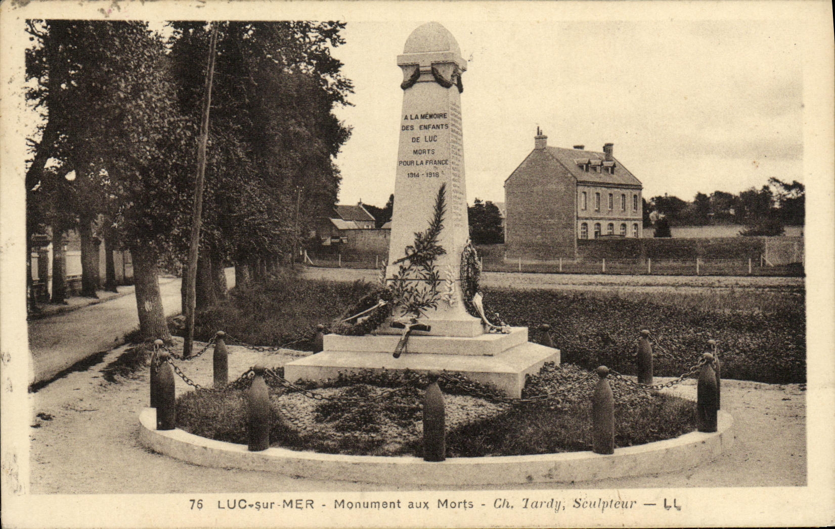 CPA Luc Sur Mer Le Monument Aux Morts Militaria