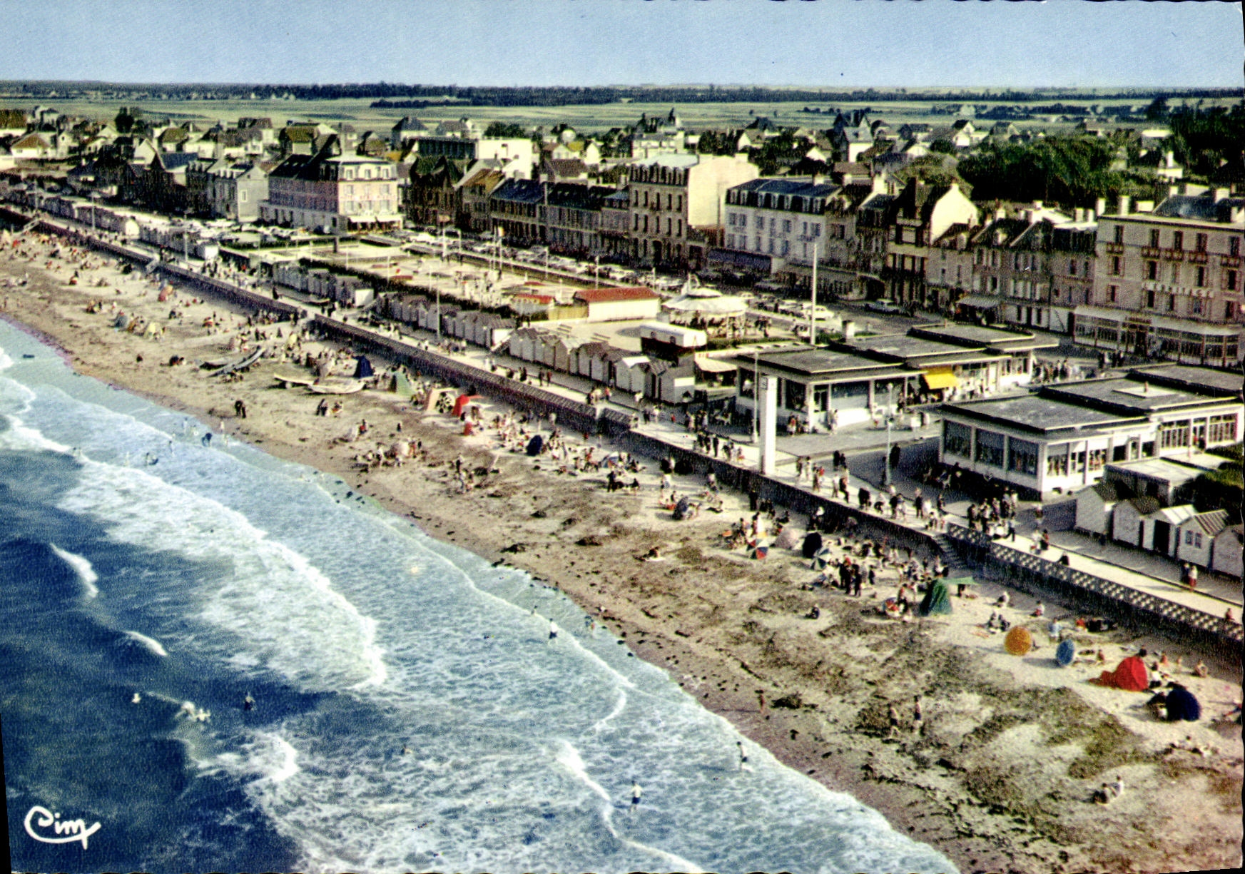 CPM Luc Sur Mer Vue Generale Aerienne Centre de la Plage
