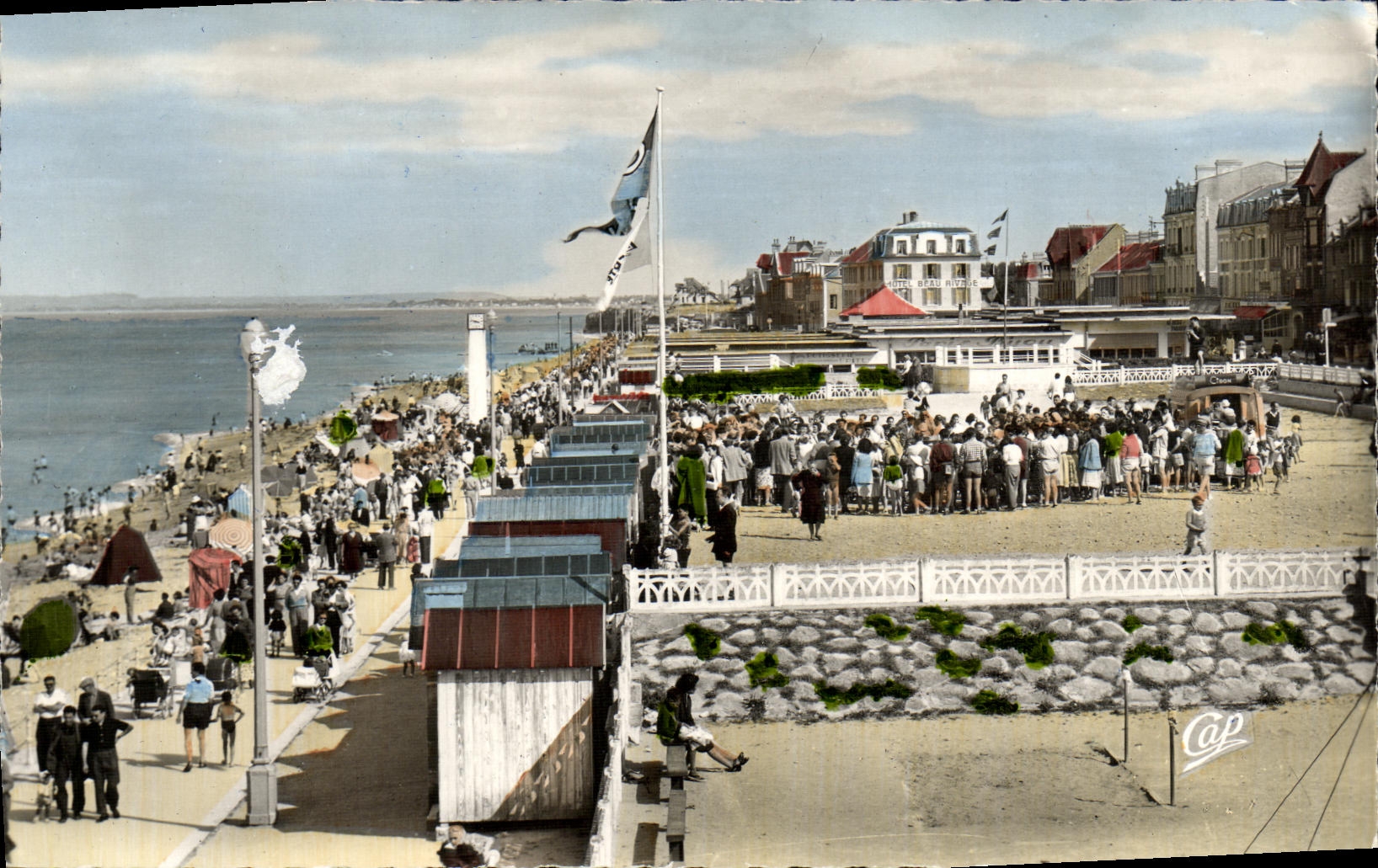 POSTAL MODERNA Lucas en la opinion del mar de la playa