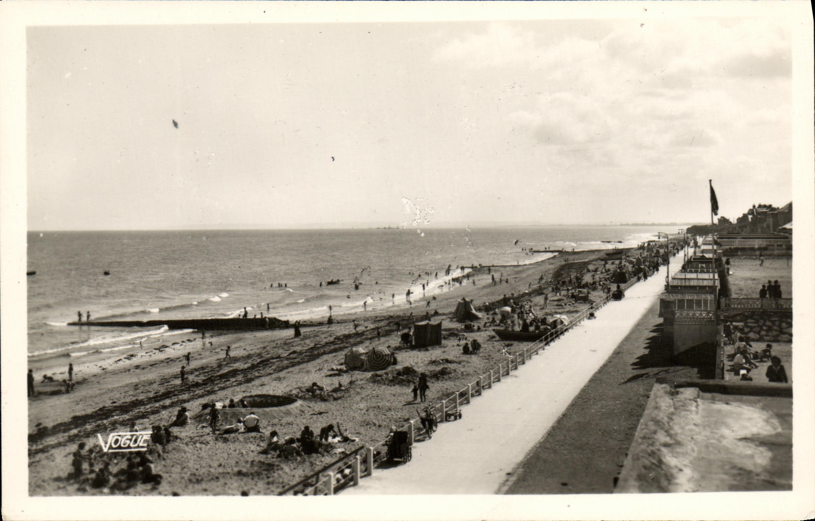 CPM Luc Sur Mer Vue Generale de la Plage