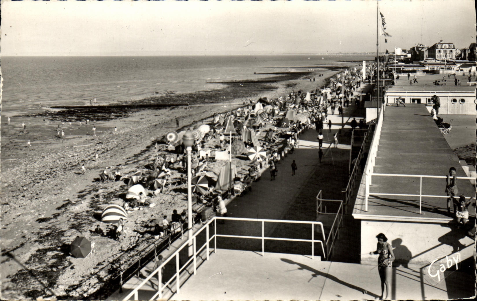 POSTAL MODERNA Lucas en mi la playa