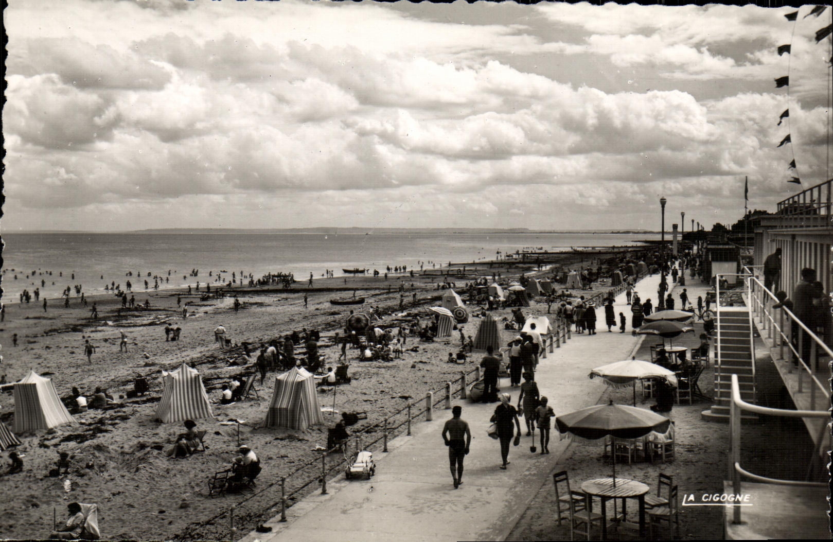 POSTAL MODERNA Lucas en mi vista de la playa