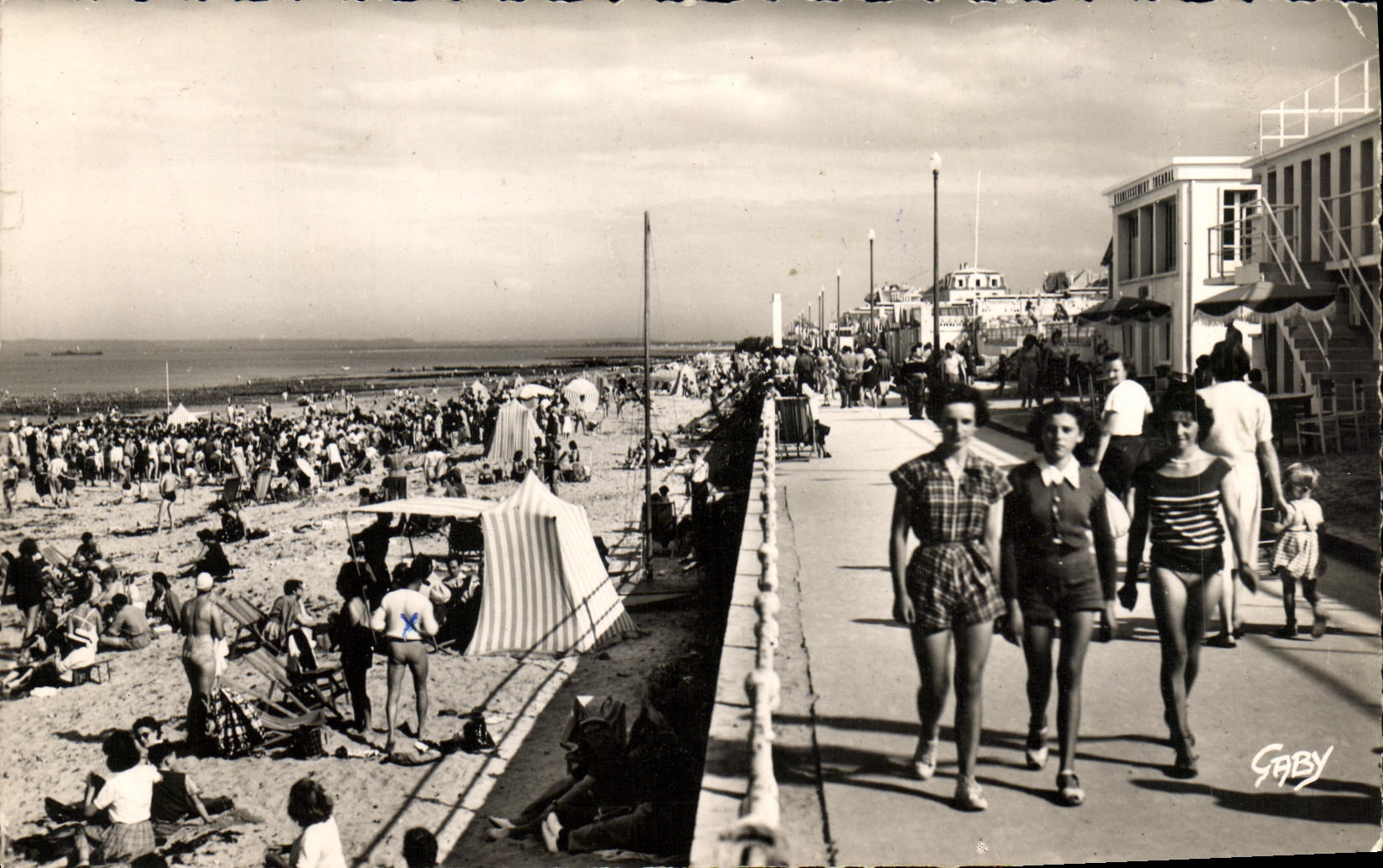 CPM Luc Sur Mer La Plage et la Digue
