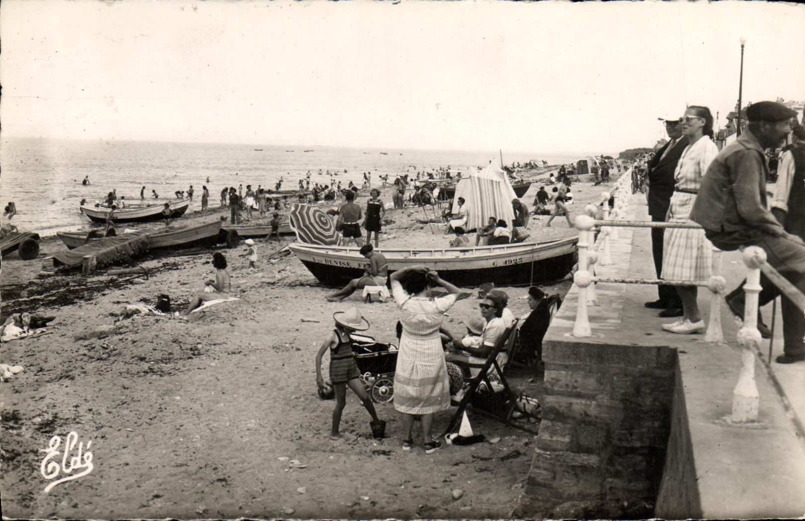 POSTAL MODERNA Lucas en el mar una esquina de la playa