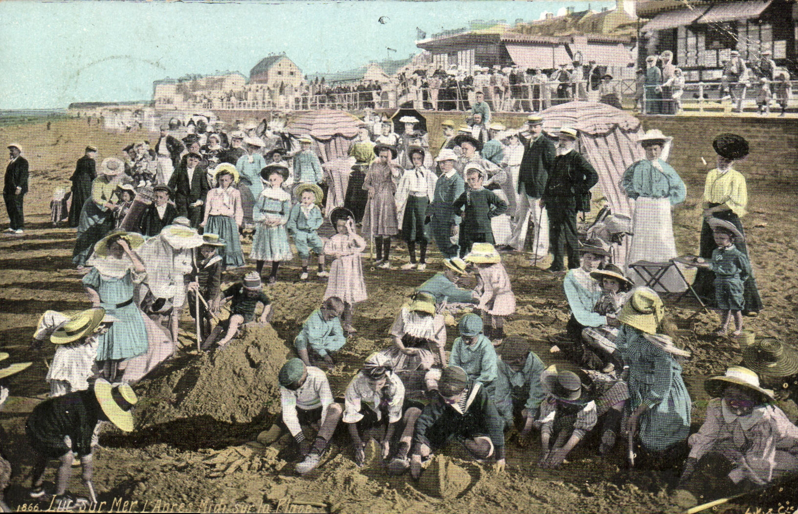 POSTAL Lucas de la VENDIMIA en el mar la playa y los ninos del bano