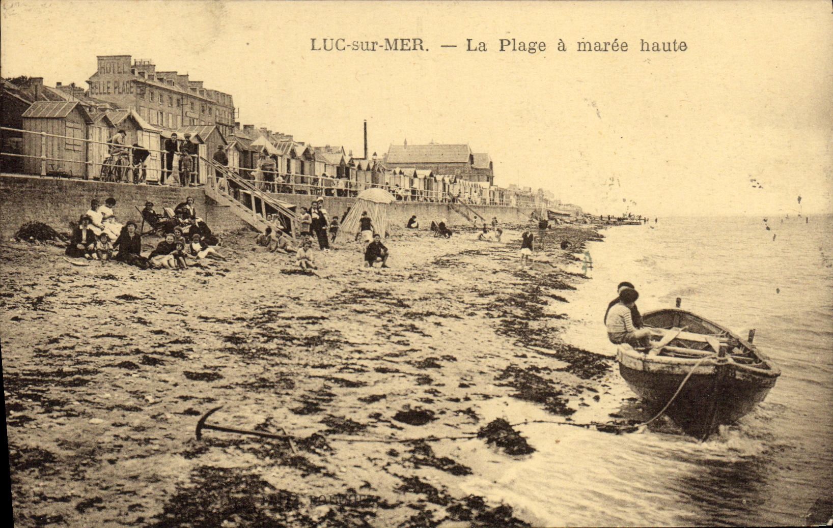 La POSTAL Lucas de la VENDIMIA en Mer la playa tiene alta marea