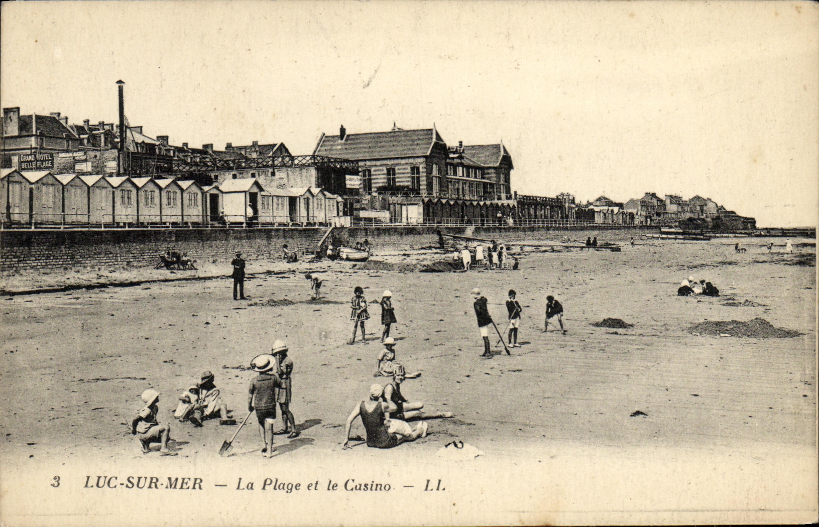 POSTAL Lucas de la VENDIMIA en el mar la playa y el casino