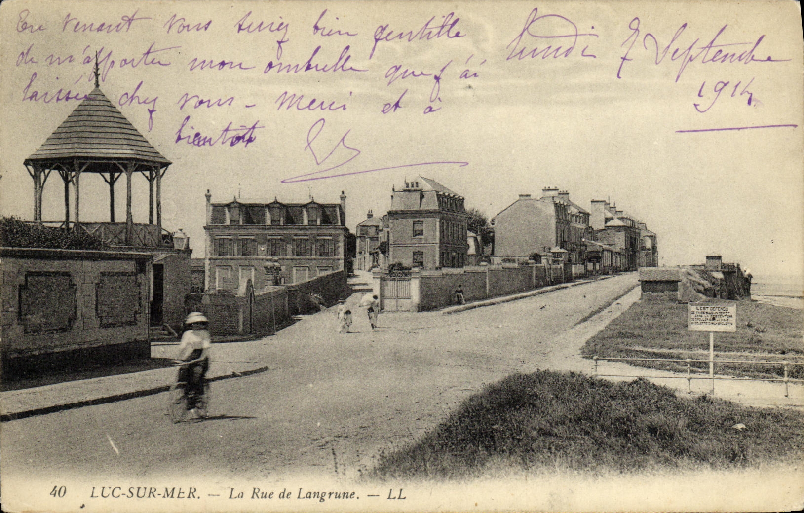 POSTAL Lucas de la VENDIMIA en la calle de MerLa de Langrune