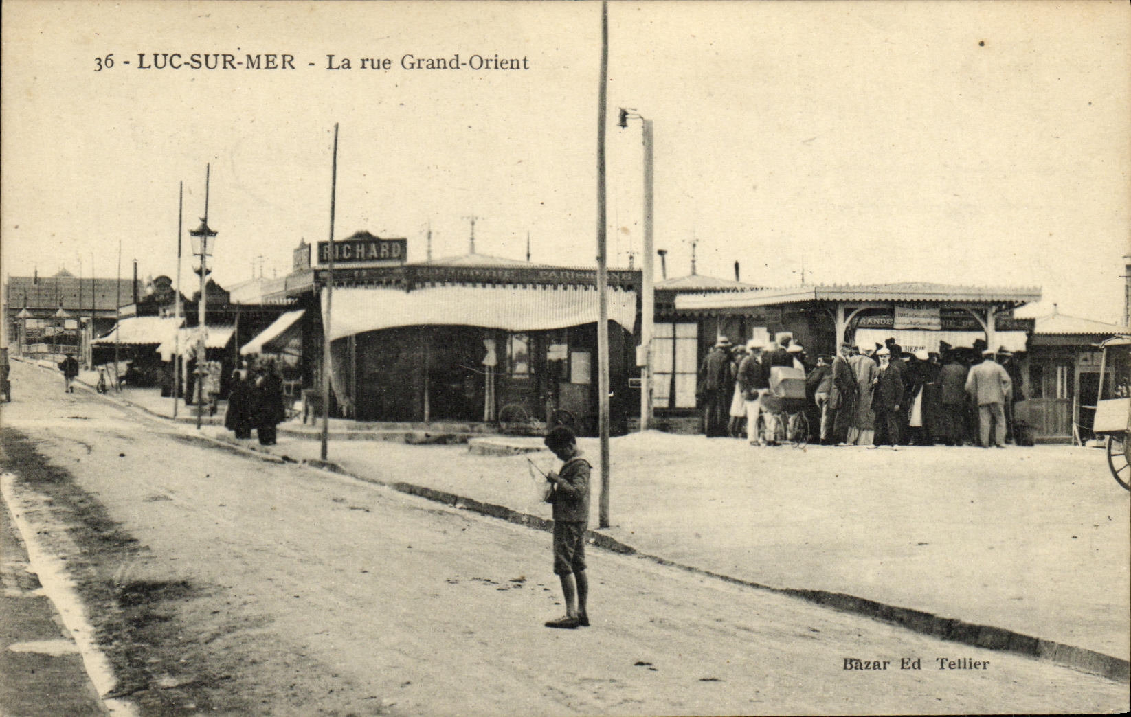 Lago de la POSTAL de la VENDIMIA en el mar la calle el gran este