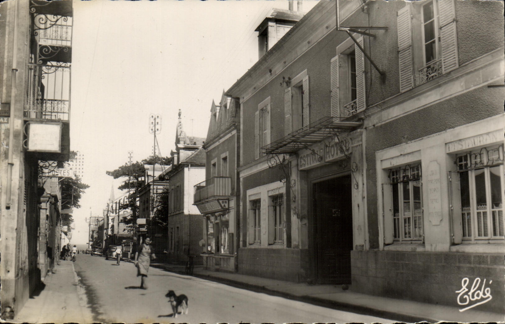 CPM Luc Sur Mer La rue de la mer Estival Hotel