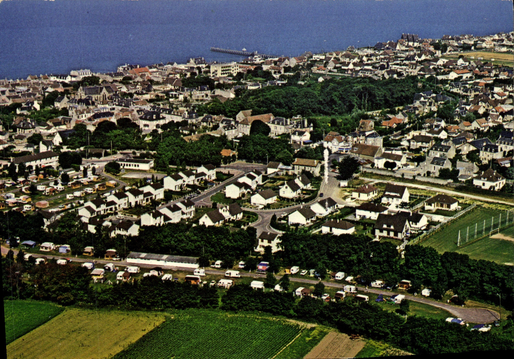 CPM Luc Sur Mer Vue Generale au 1er plan le caravaning