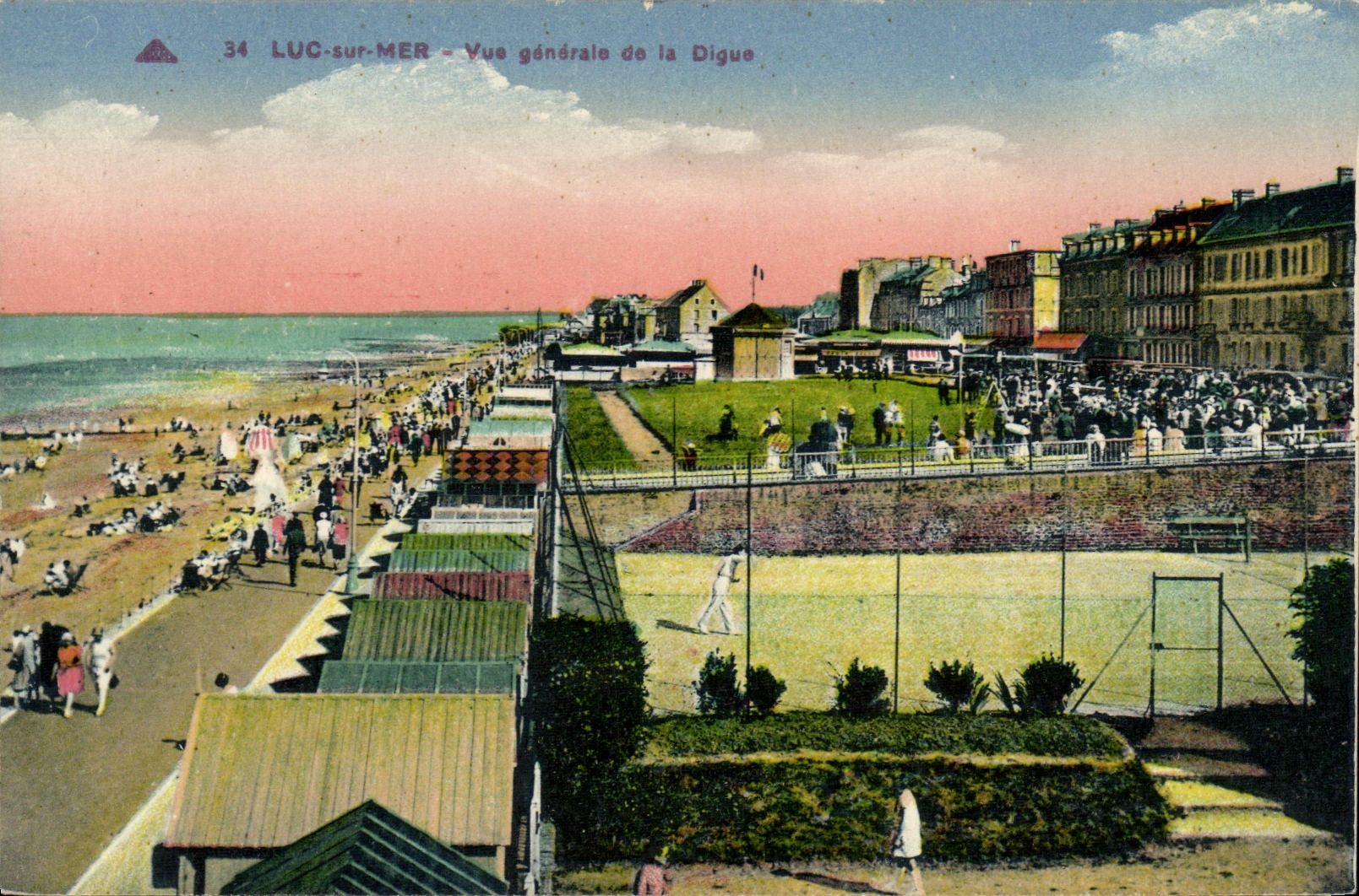 CPA Luc Sur Mer Vue Generale de la Digue Tennis