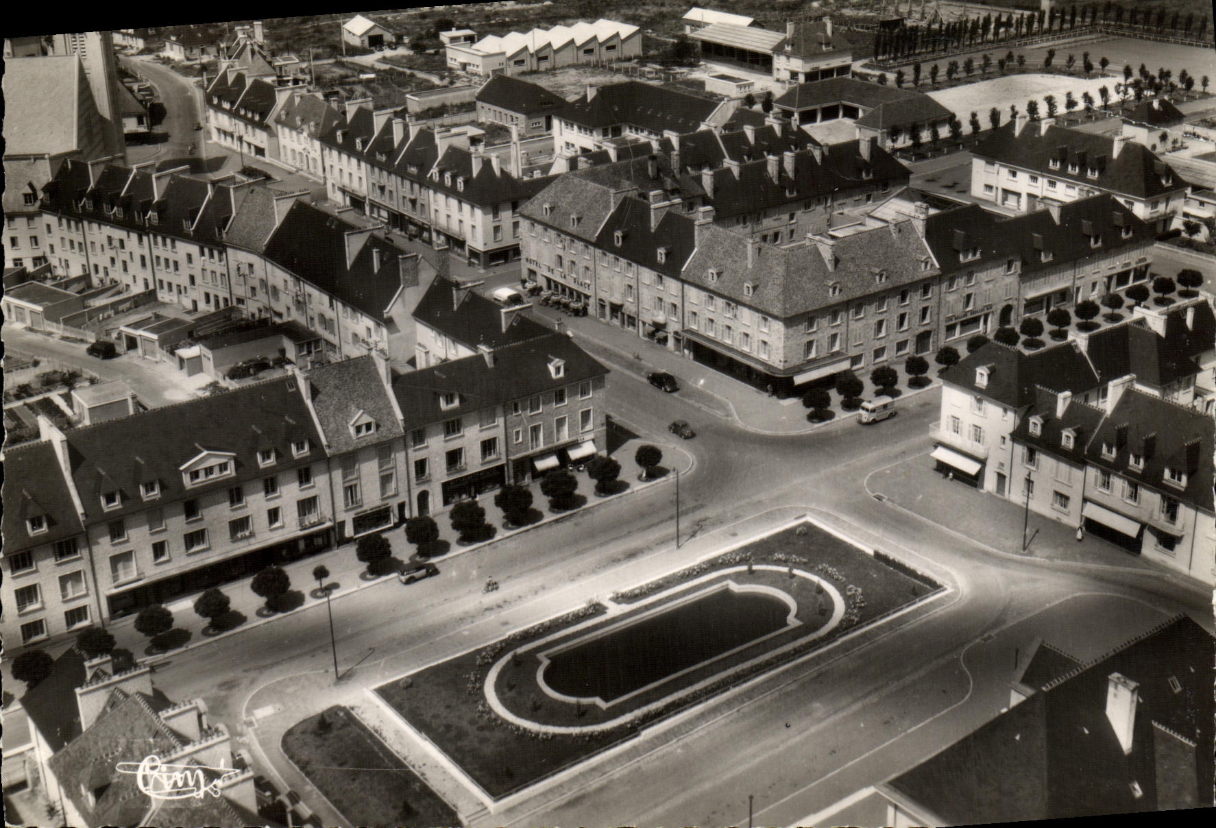 CPM Aunay sur Odon Le Centre et la Place de la marie Vue generale