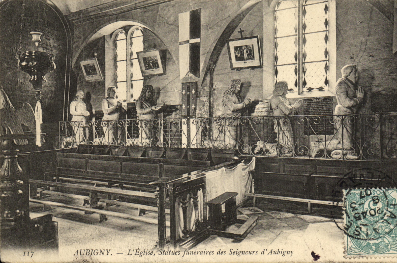 CPA Aubigny Eglise Statues funeraires des seigneurs