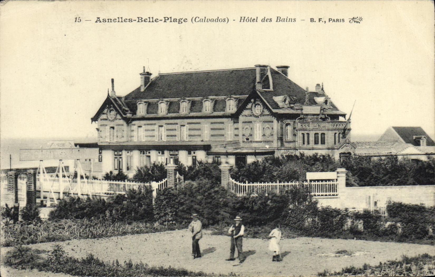 VINTAGE POSTCARD Asnelles the Beautiful Beach Hotel of the Baths