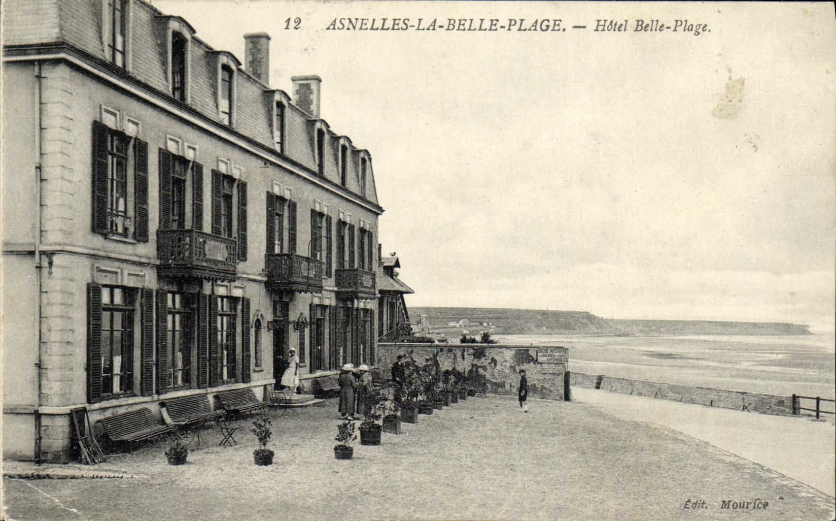 VINTAGE POSTCARD Asnelles the Beautiful Beach Hotel Beautiful Beach