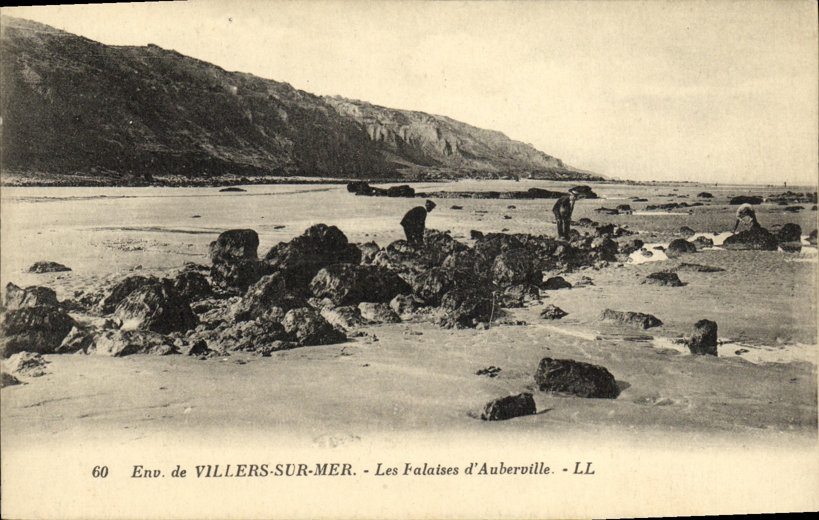 VINTAGE POSTCARD the Cliffs D Auberville Surroundings of Villers On Sea