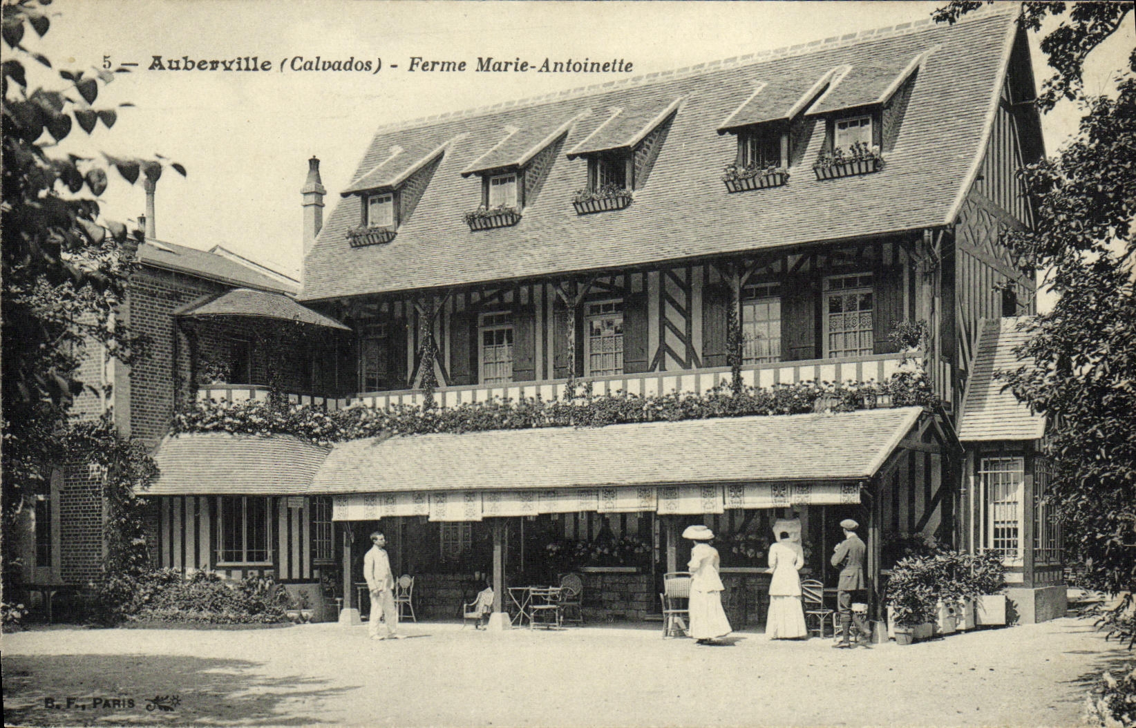 VINTAGE POSTCARD Auberville Closes Marie Antoinette