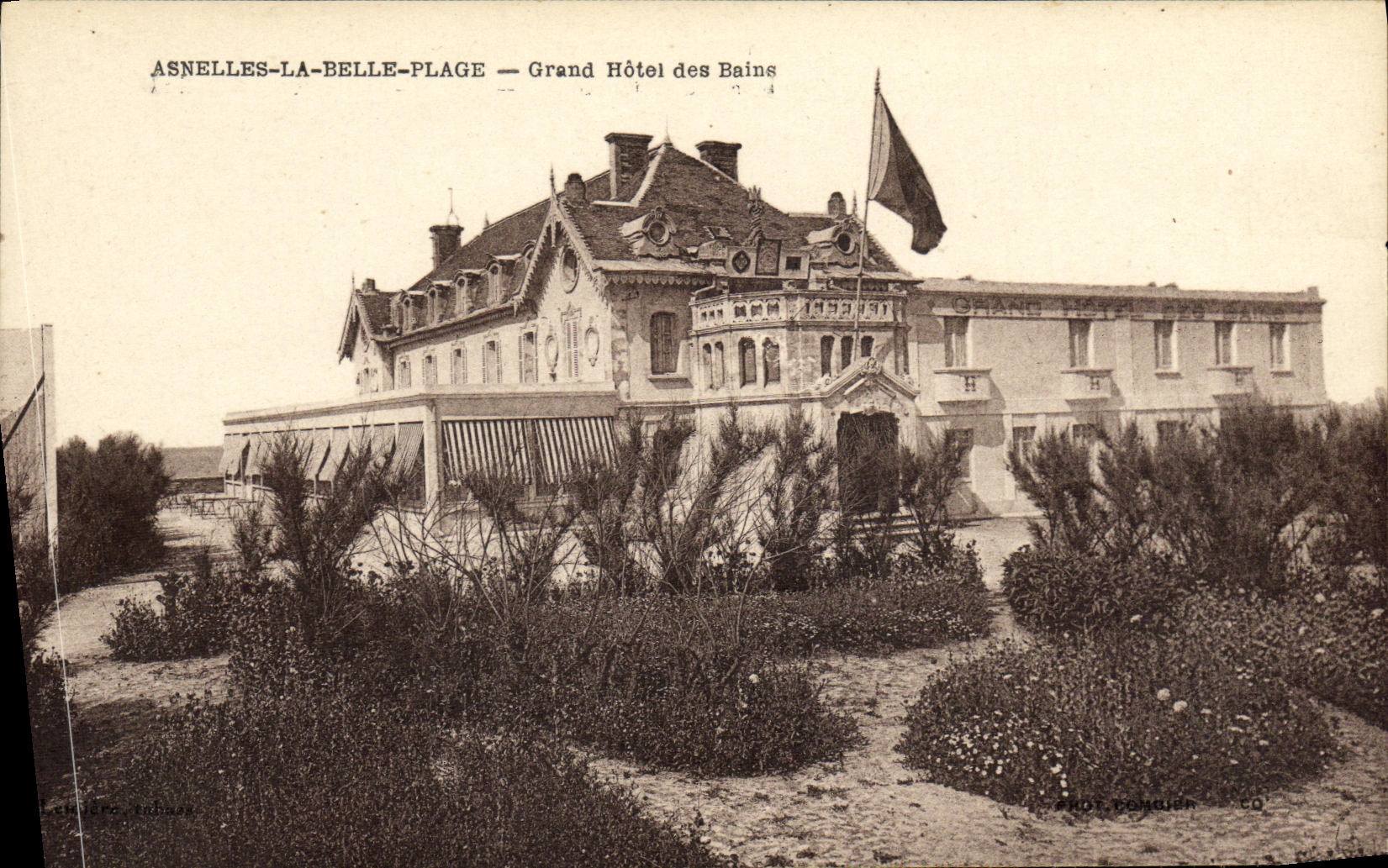 VINTAGE POSTCARD Asnelles the Beautiful Beach Large Hotel of the Baths