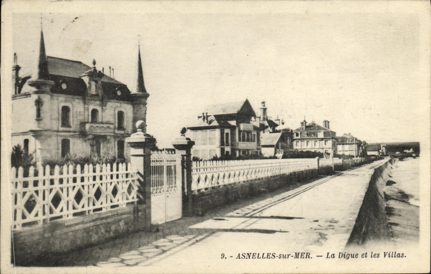 VINTAGE POSTCARD Asnelles On Sea the Dam and Cities