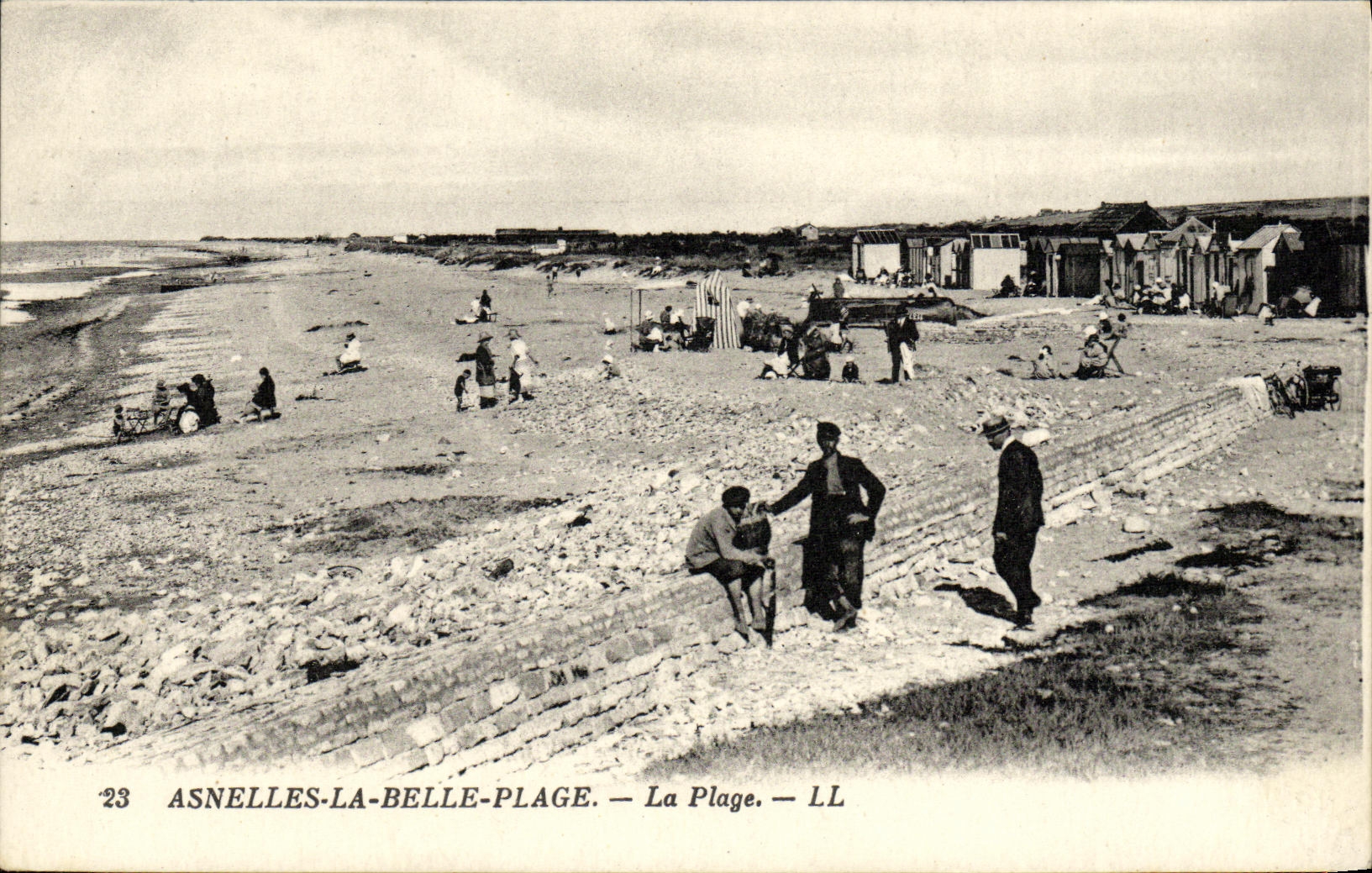 VINTAGE POSTCARD Asnelles the Beautiful Beach On the Beach