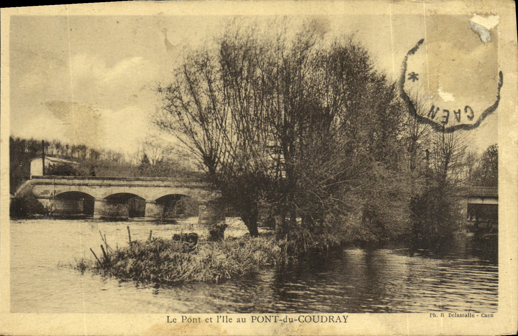 CPA Le Pont Et I lle Au Pont Du Coudray
