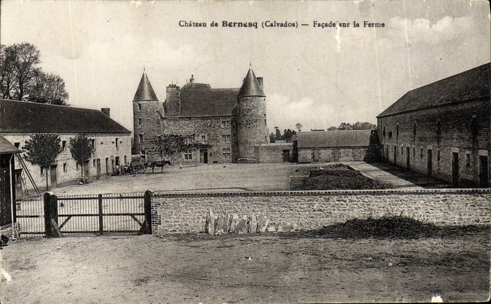 CPA Chateau De Bernesq Facade Sur La Ferme
