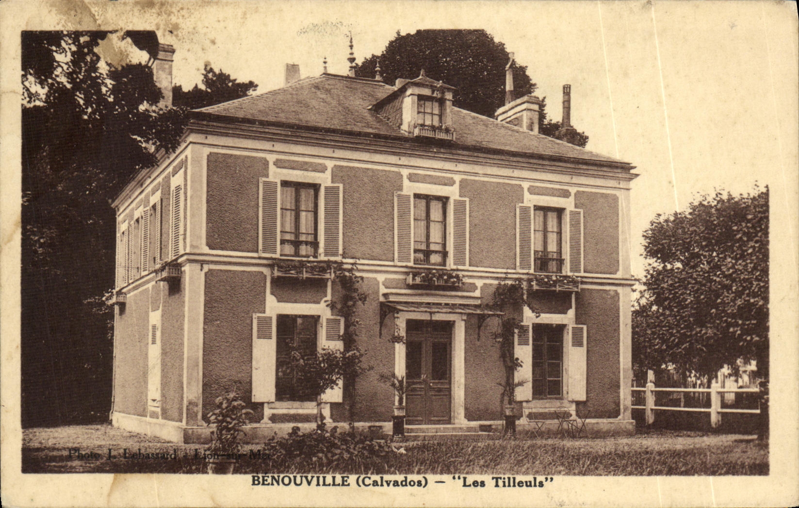 VINTAGE POSTCARD Benoville Limes
