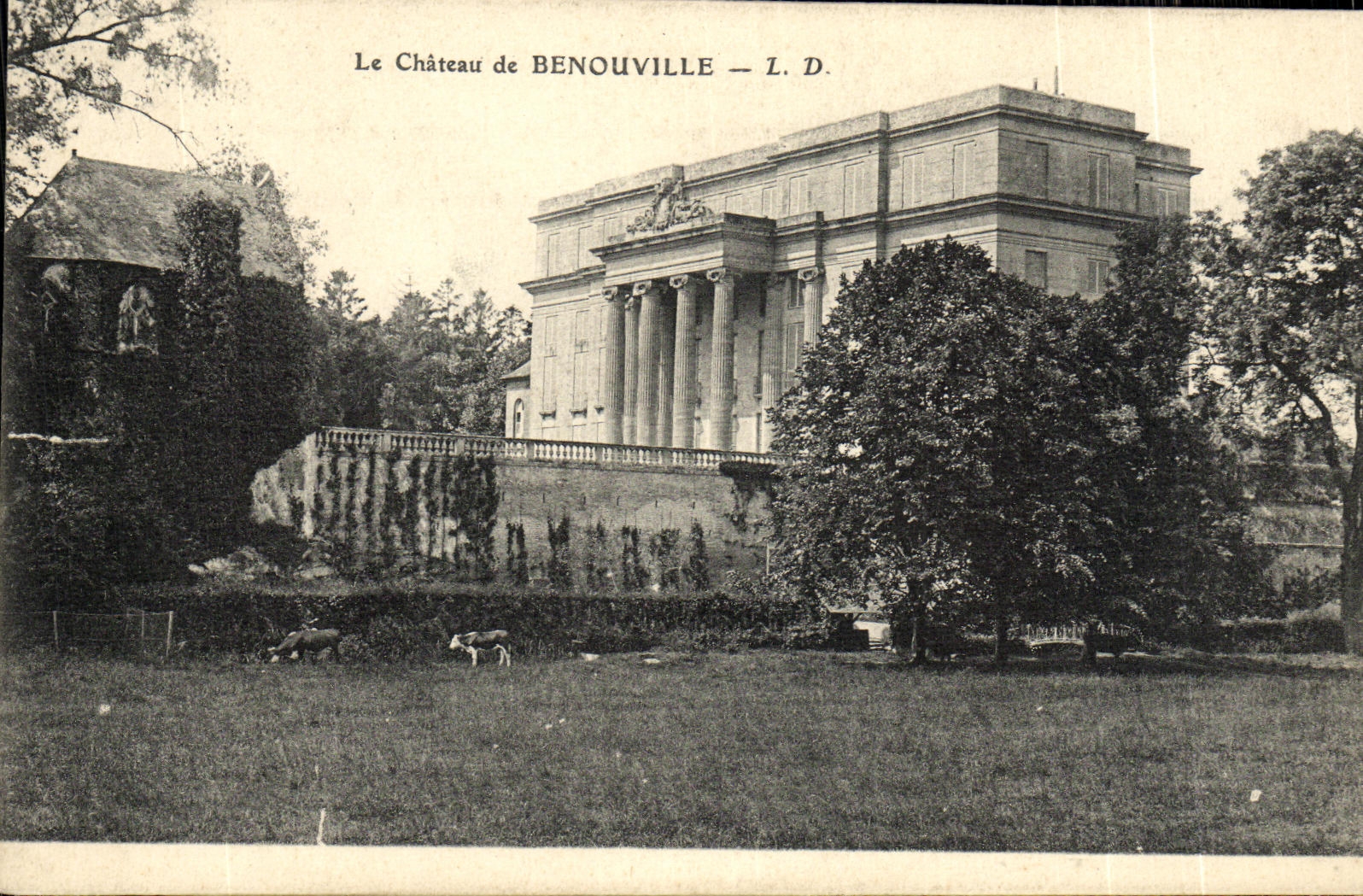 VINTAGE POSTCARD the Castle De Benouville