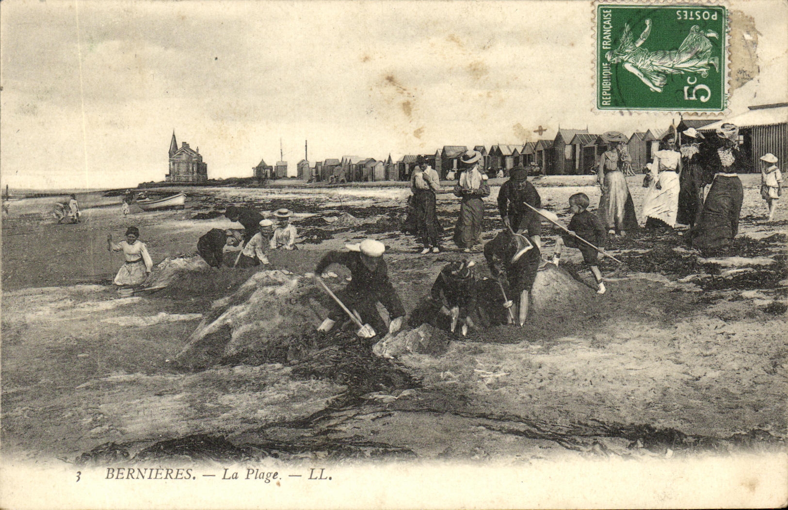 VINTAGE POSTCARD Bernieres the Beach Children