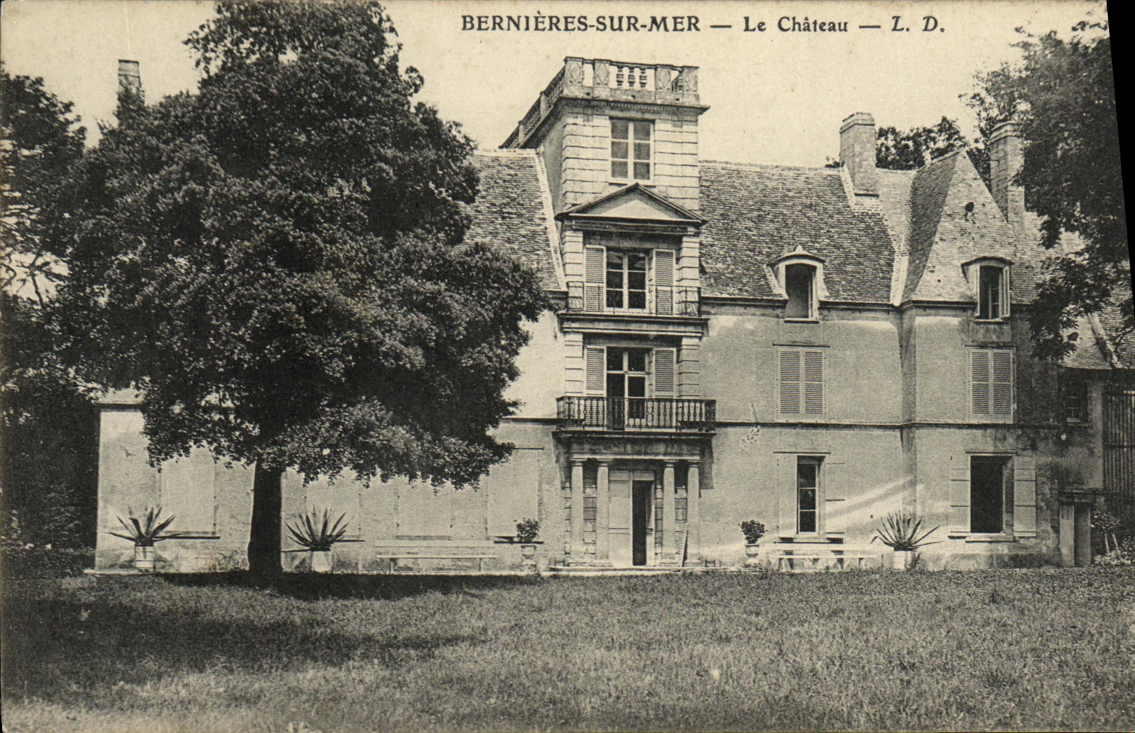 CPA Bernieres Sur Mer Le Chateau