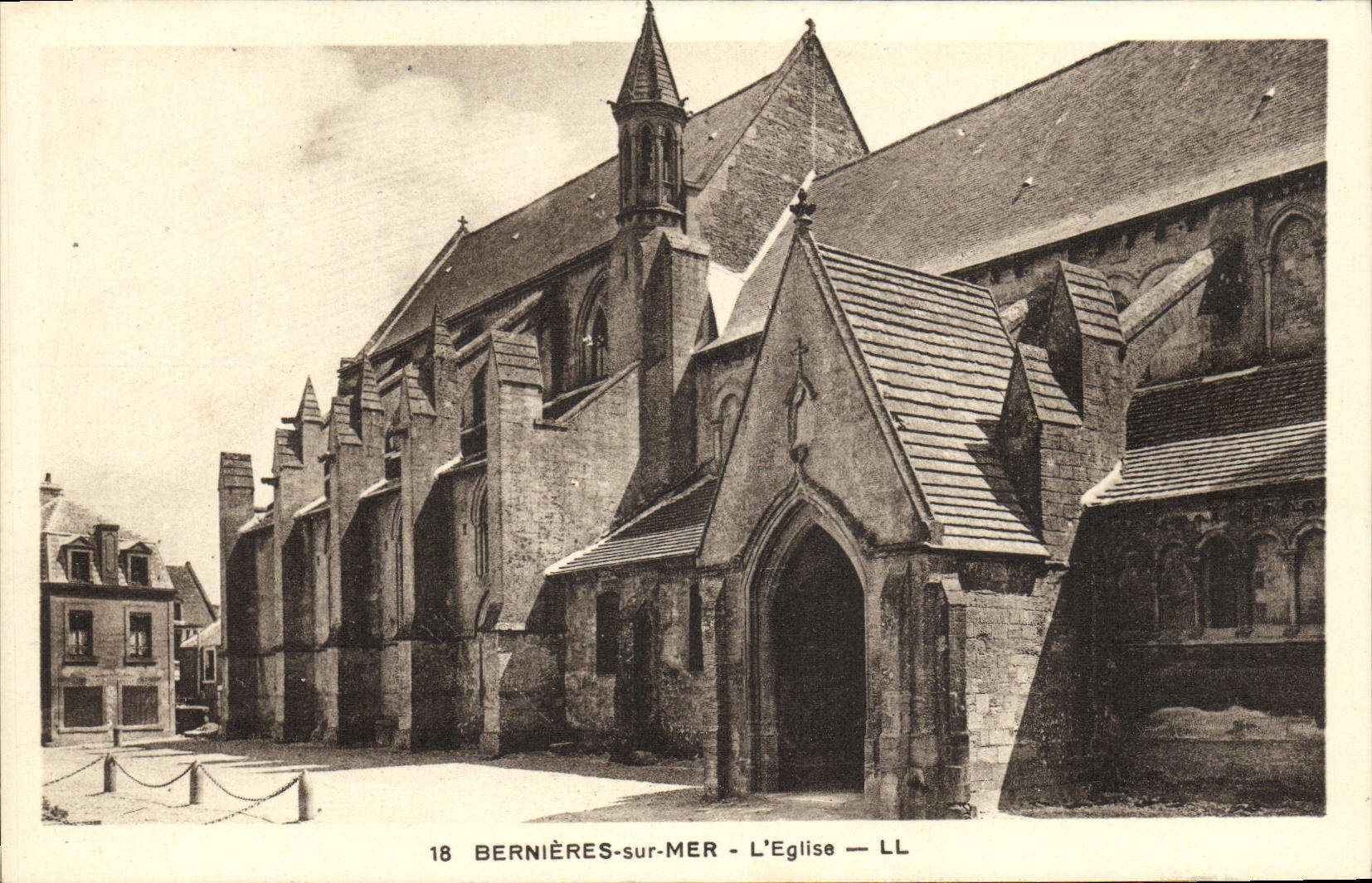 CPA Bernieres sur Mer L Eglise