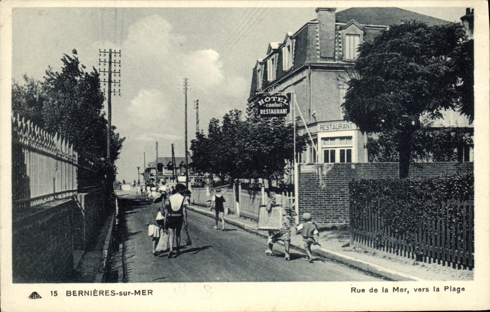 VINTAGE POSTCARD Bernieres on Sea Street of the Sea towards the Beach Restoring Hotel