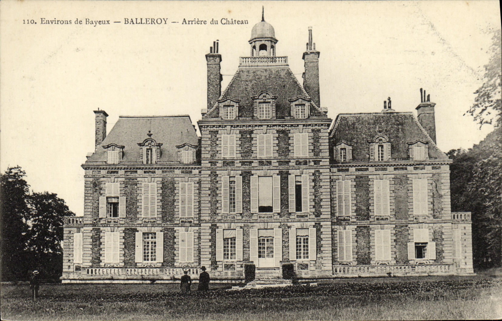 VINTAGE POSTCARD Environs of Bayeux Balleroy Postpones Castle