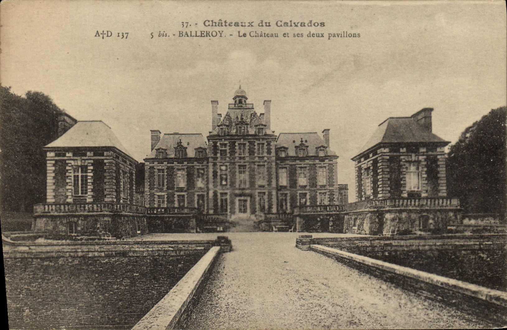 CPA Chateaux du Calvados Balleroy Le Chateau et ses deux pavillons
