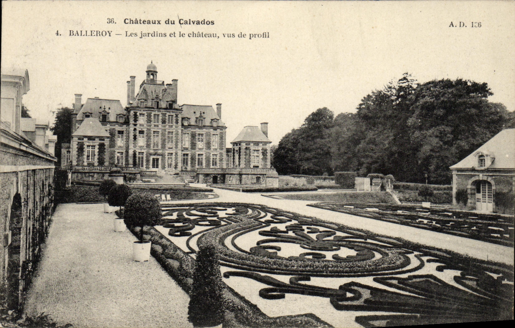 Los castillos de la POSTAL de la VENDIMIA del Apple brandy de Balleroy cultivan un huerto y el castillo visto de perfil