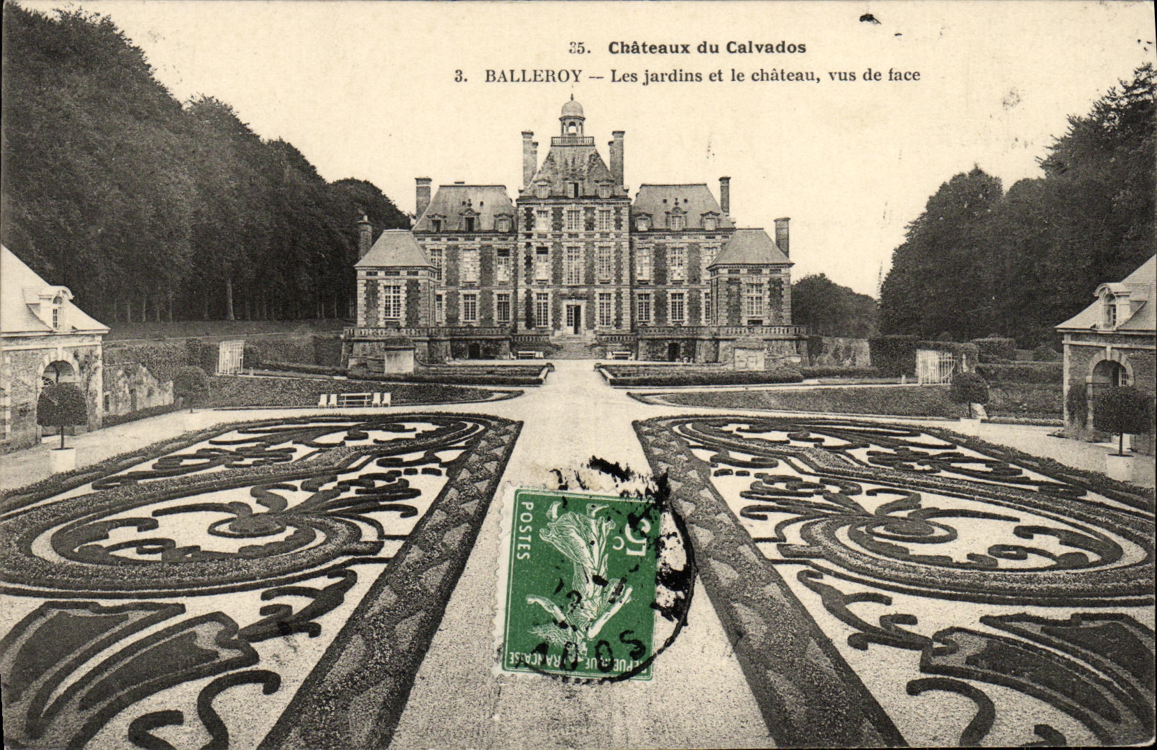 Los castillos de la POSTAL de la VENDIMIA del Apple brandy de Balleroy cultivan un huerto y el castillo visto de cara