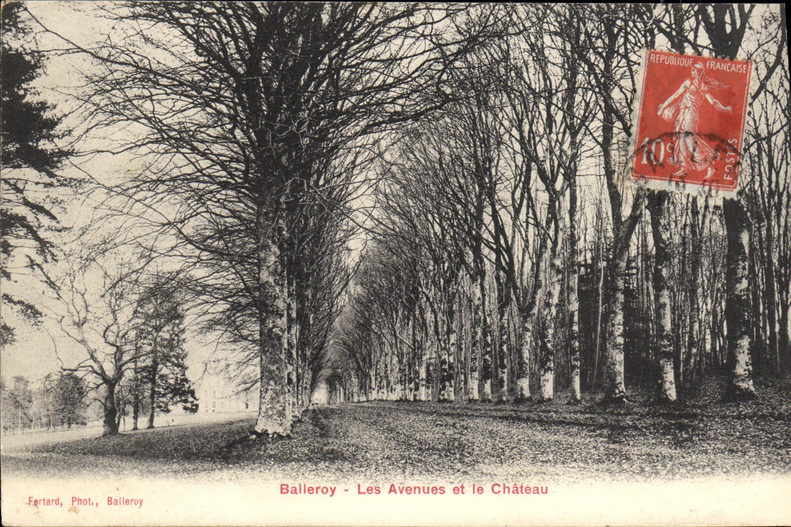 CPA Balleroy Les Avenues et le Chateau