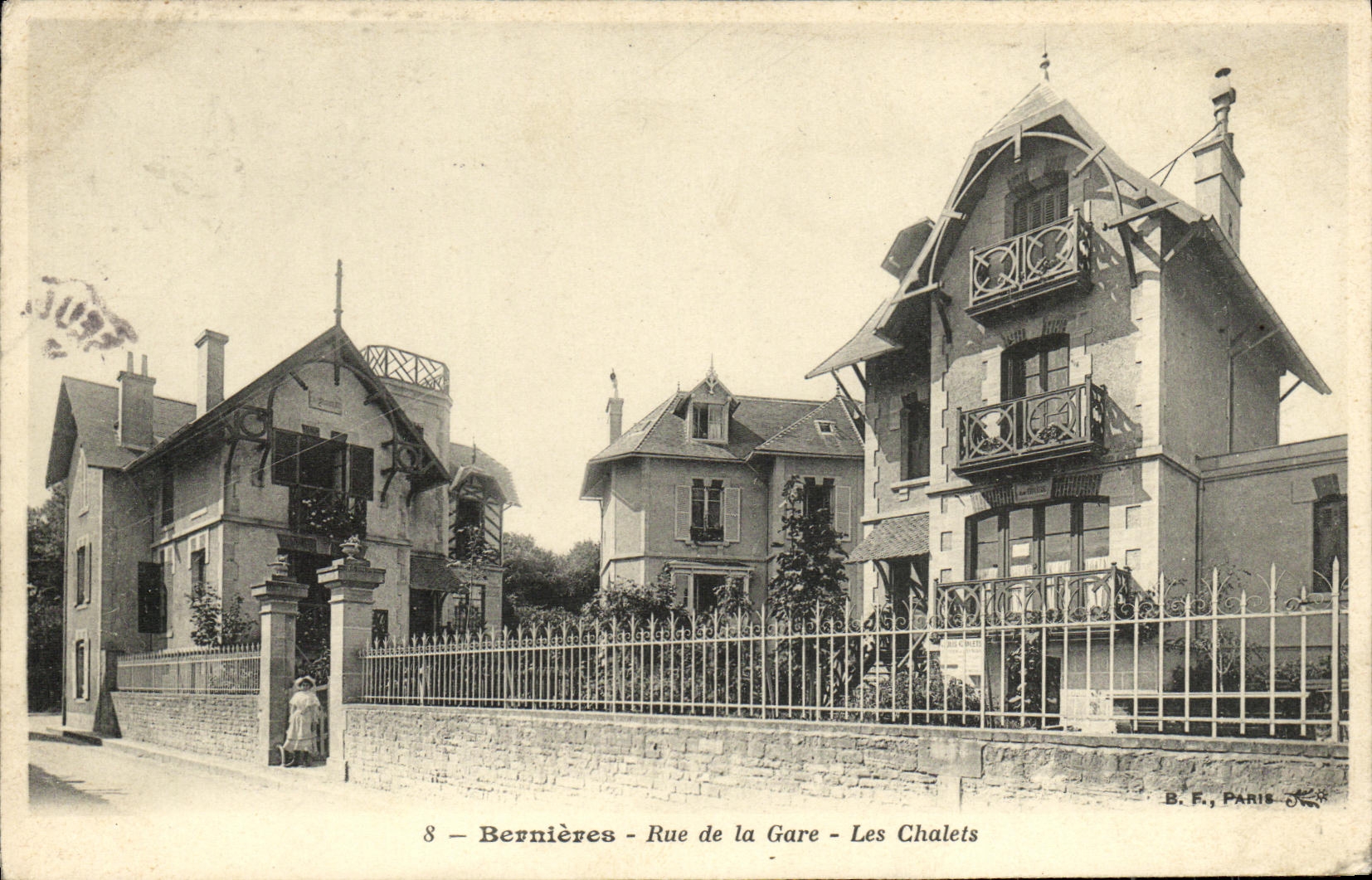 CPA Bernieres Rue de la Gare Les Chalets