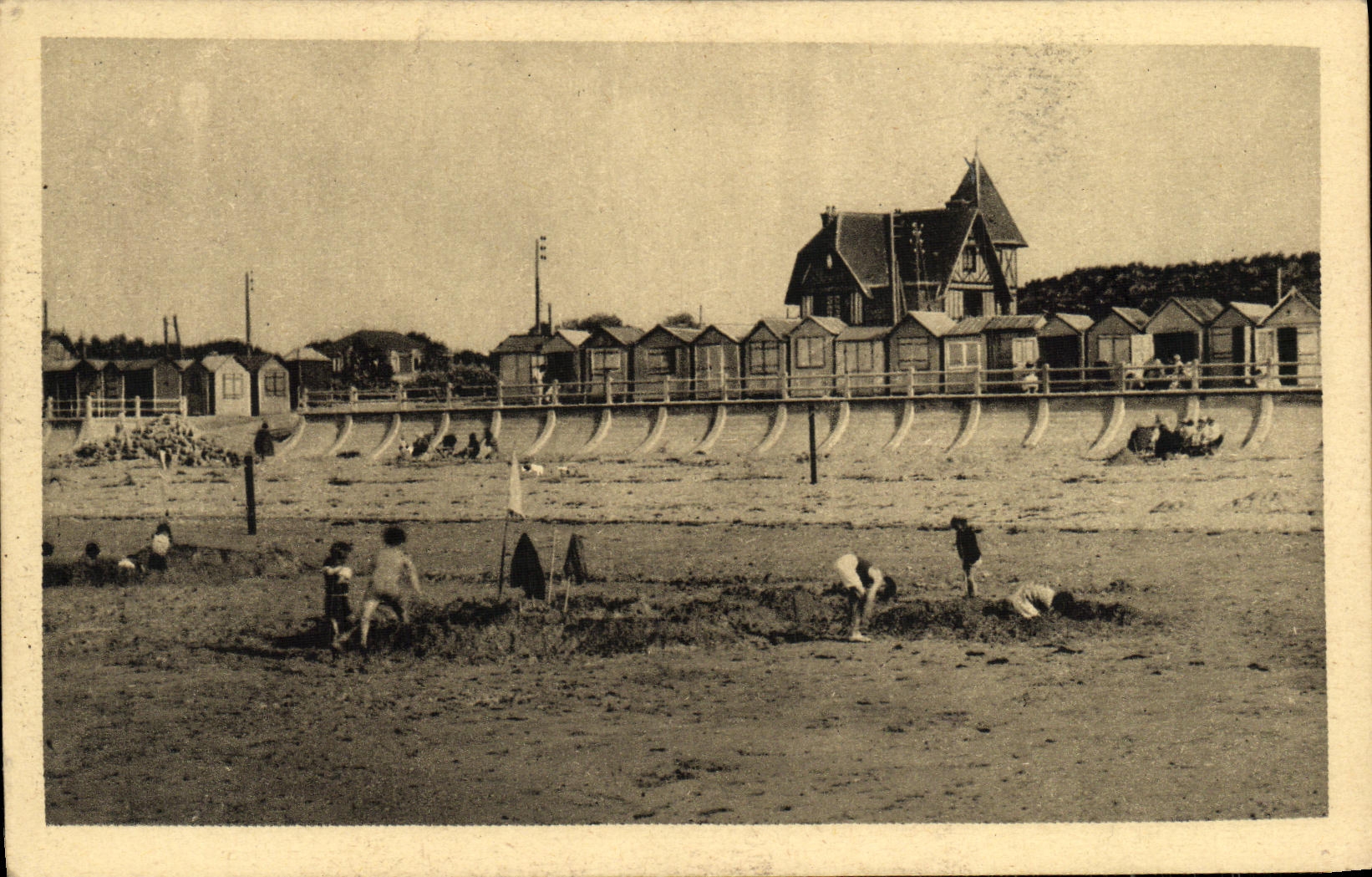 CPA Bernieres sur Mer La Plage cote Ouest