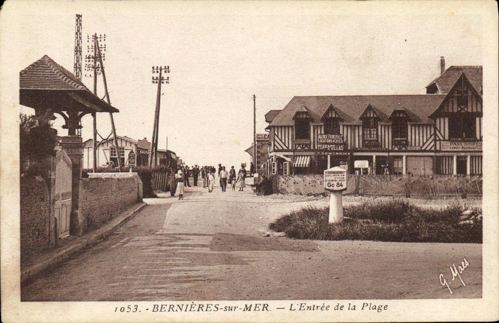VINTAGE POSTCARD Bernieres on Sea L entered of the beach
