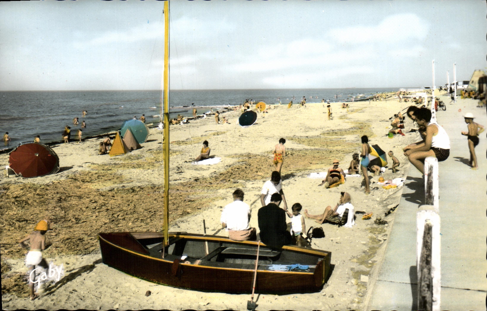 CPM Bernieres sur Mer La Plage Bateau