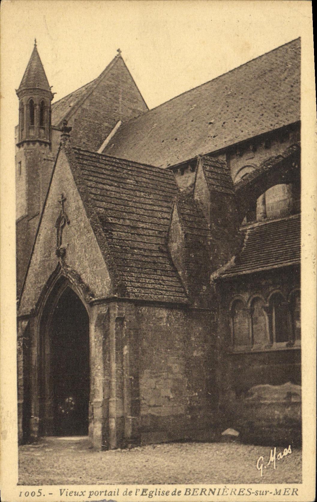 CPA Vieux portail de l eglise de Bernieres sur Mer